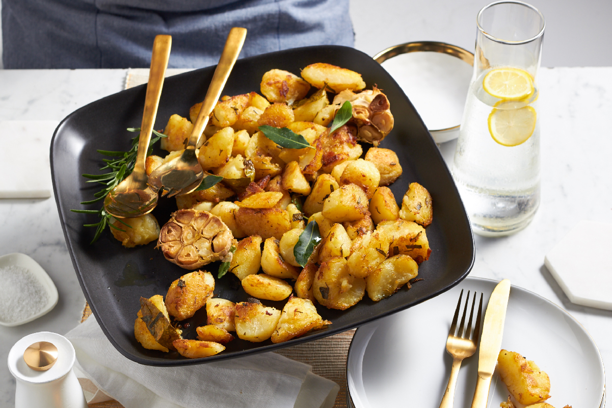 Easter recipe: CRUNCHY HERB AND GARLIC POTATOES